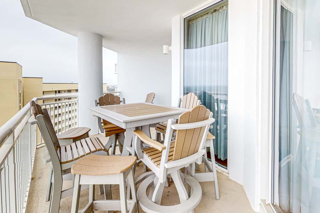 Gulf-front condo with amazing views & beach access - short walk to dining