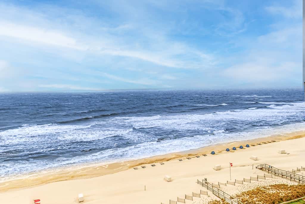 Gulf-front condo with amazing views & beach access - short walk to dining