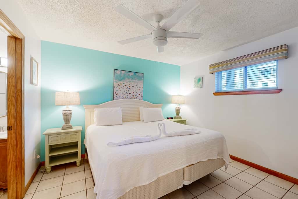 1st floor gulf front condo with amazing views, charcoal grills - walk to the beach