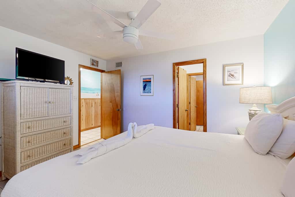 1st floor gulf front condo with amazing views, charcoal grills - walk to the beach