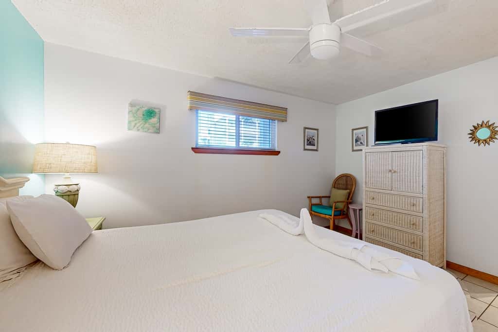 1st floor gulf front condo with amazing views, charcoal grills - walk to the beach