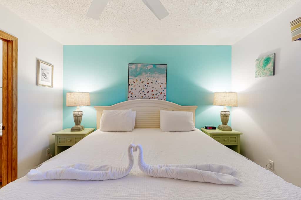 1st floor gulf front condo with amazing views, charcoal grills - walk to the beach
