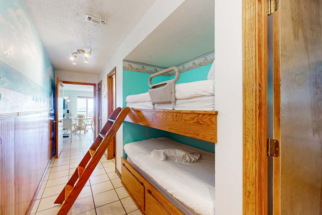 1st floor gulf front condo with amazing views, charcoal grills - walk to the beach