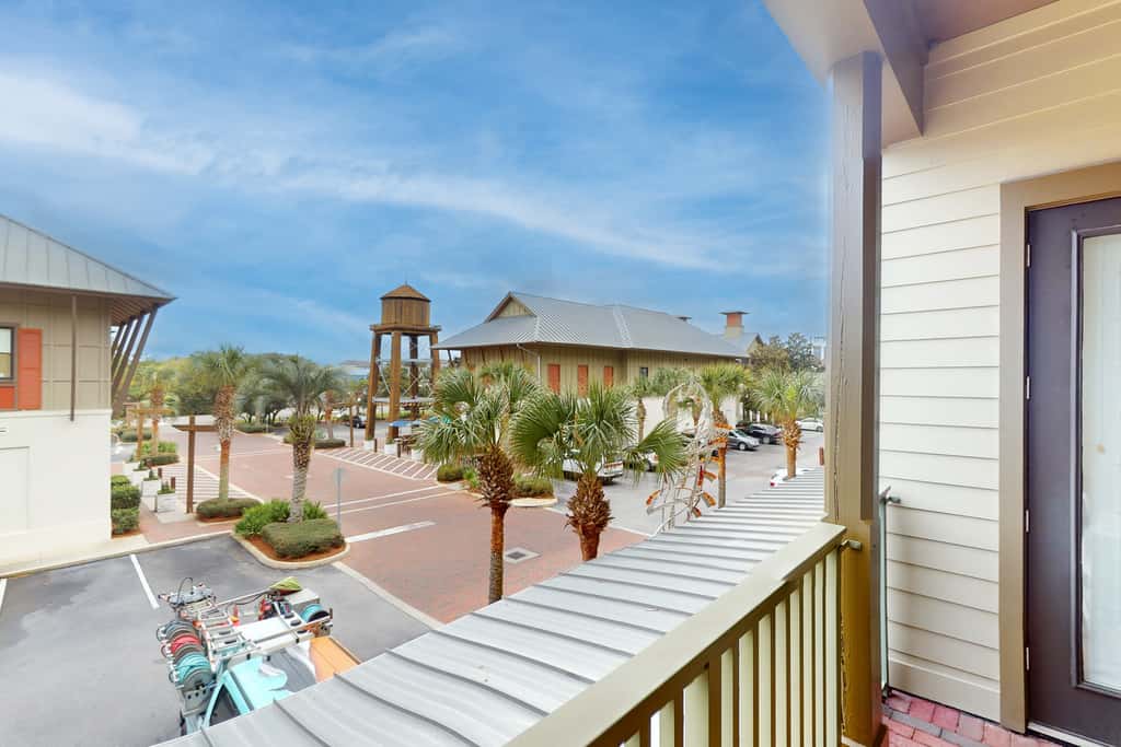 Stylish condo with pools & tram to the beach
