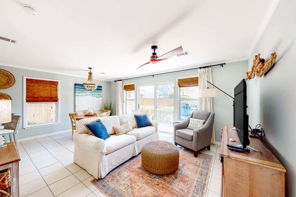 Dog-friendly | Shared Pool | Walk to Beach