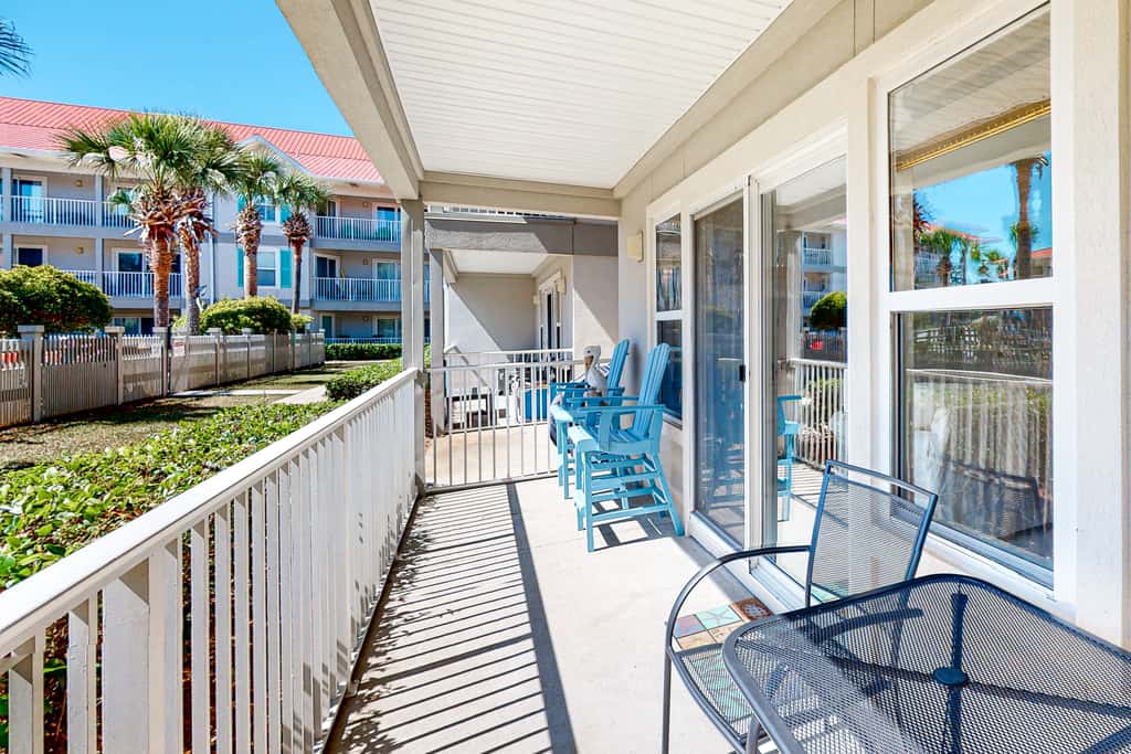 Dog-friendly | Shared Pool | Walk to Beach