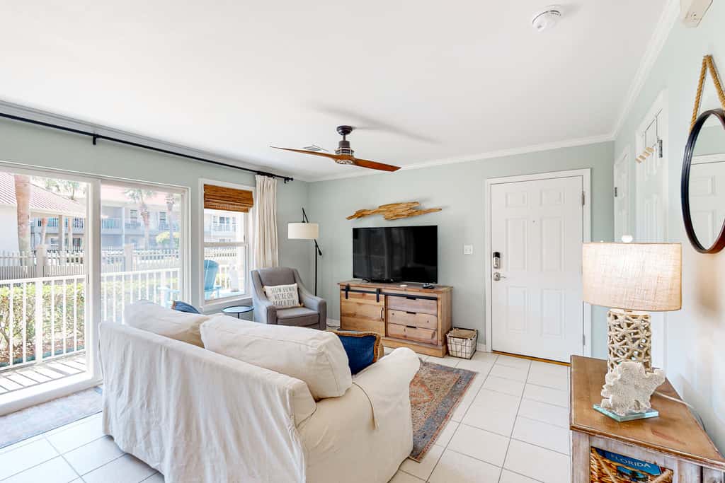 Dog-friendly | Shared Pool | Walk to Beach