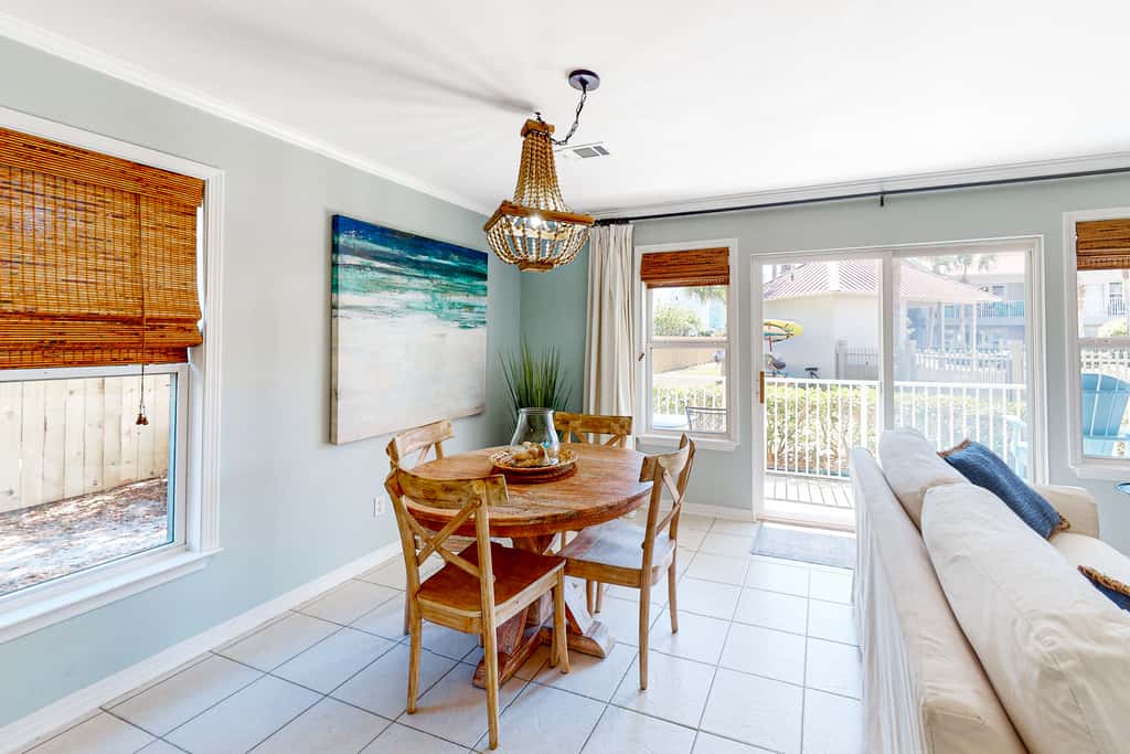 Dog-friendly | Shared Pool | Walk to Beach