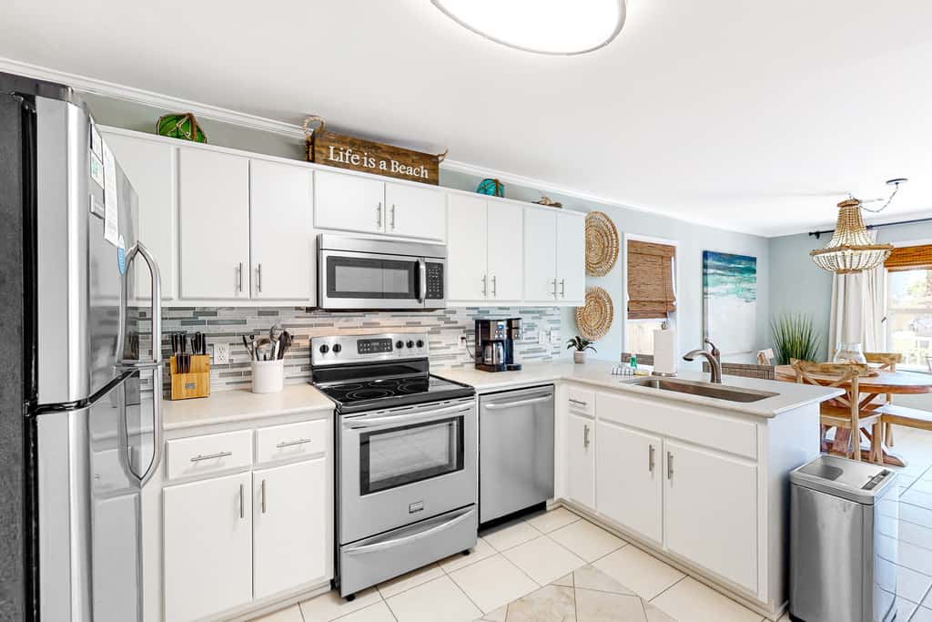 Dog-friendly | Shared Pool | Walk to Beach