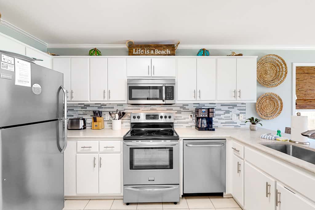 Dog-friendly | Shared Pool | Walk to Beach