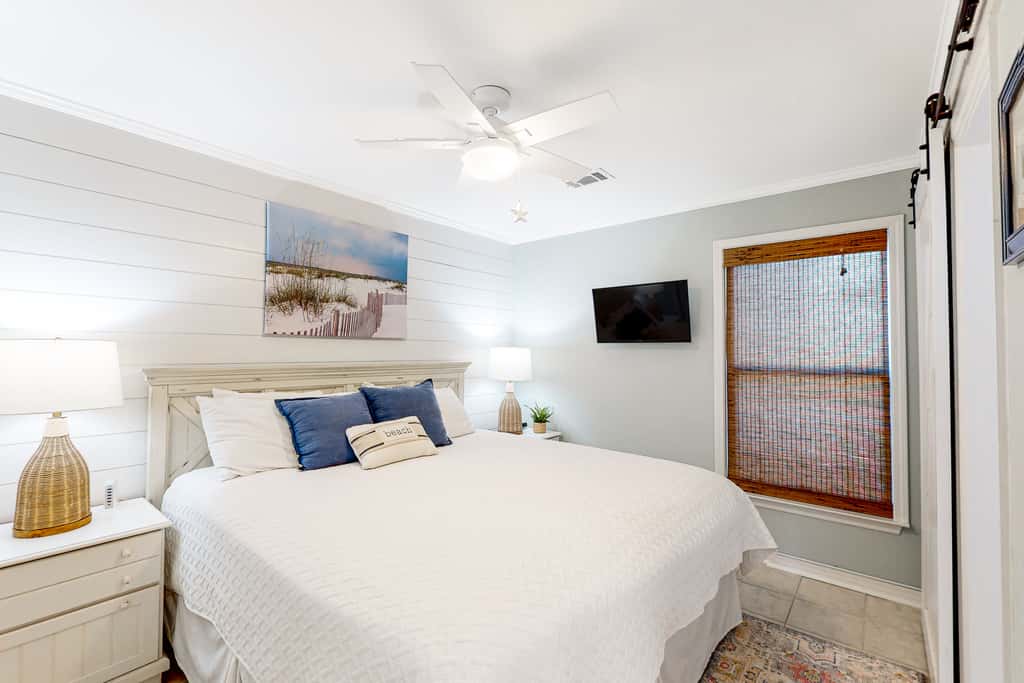 Dog-friendly | Shared Pool | Walk to Beach