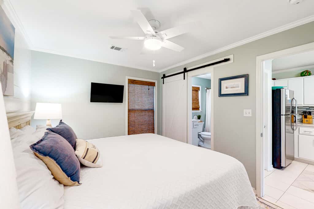 Dog-friendly | Shared Pool | Walk to Beach