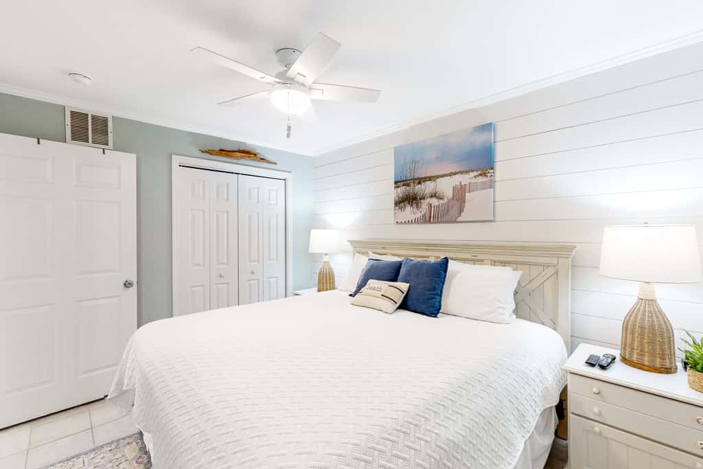 Dog-friendly | Shared Pool | Walk to Beach
