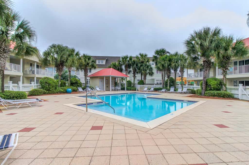 Dog-friendly | Shared Pool | Walk to Beach