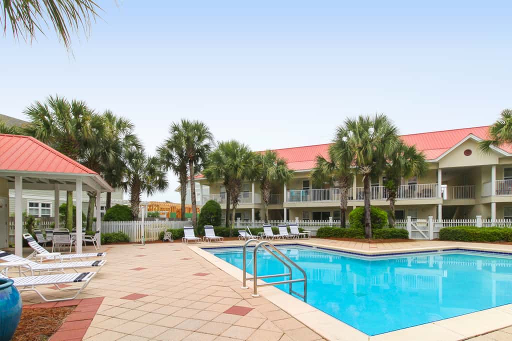 Dog-friendly | Shared Pool | Walk to Beach