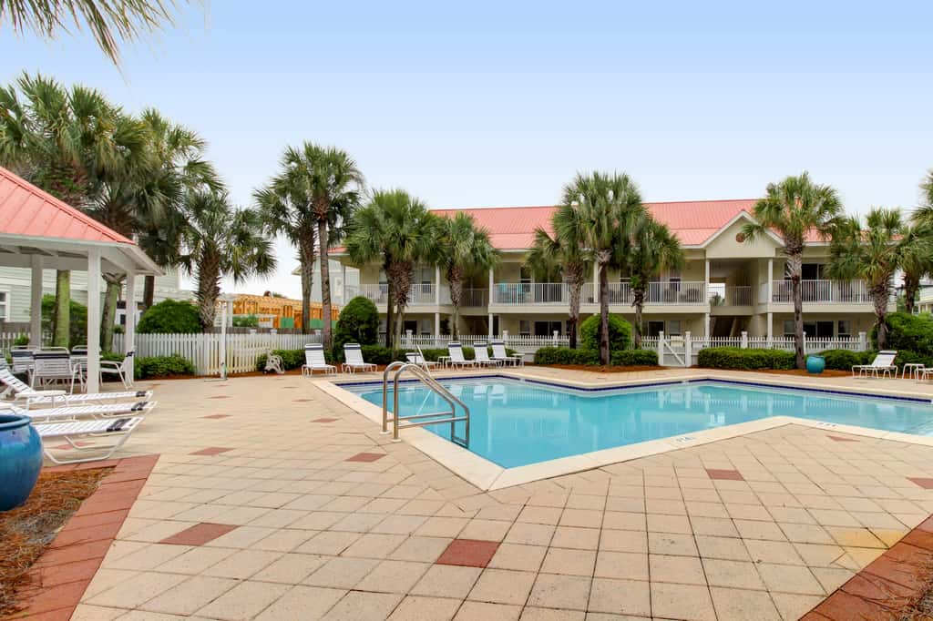 Dog-friendly | Shared Pool | Walk to Beach