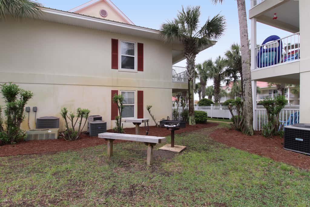 Dog-friendly | Shared Pool | Walk to Beach