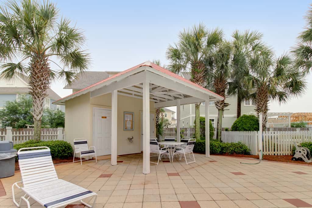Dog-friendly | Shared Pool | Walk to Beach