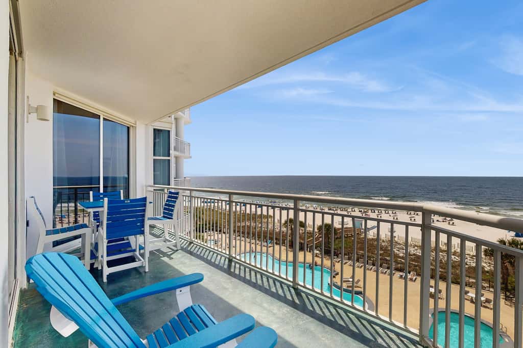 Gulf-front snowbird-friendly condo with pools, tennis, hot tub, balcony, gym, AC