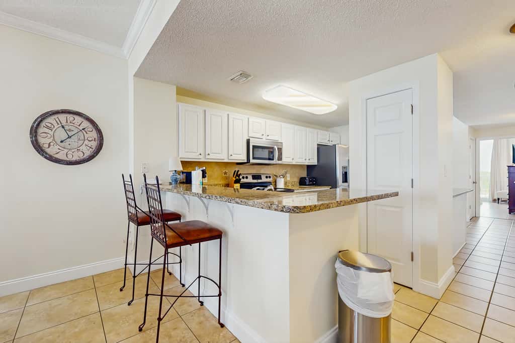 Gulf-front snowbird-friendly condo with pools, tennis, hot tub, balcony, gym, AC