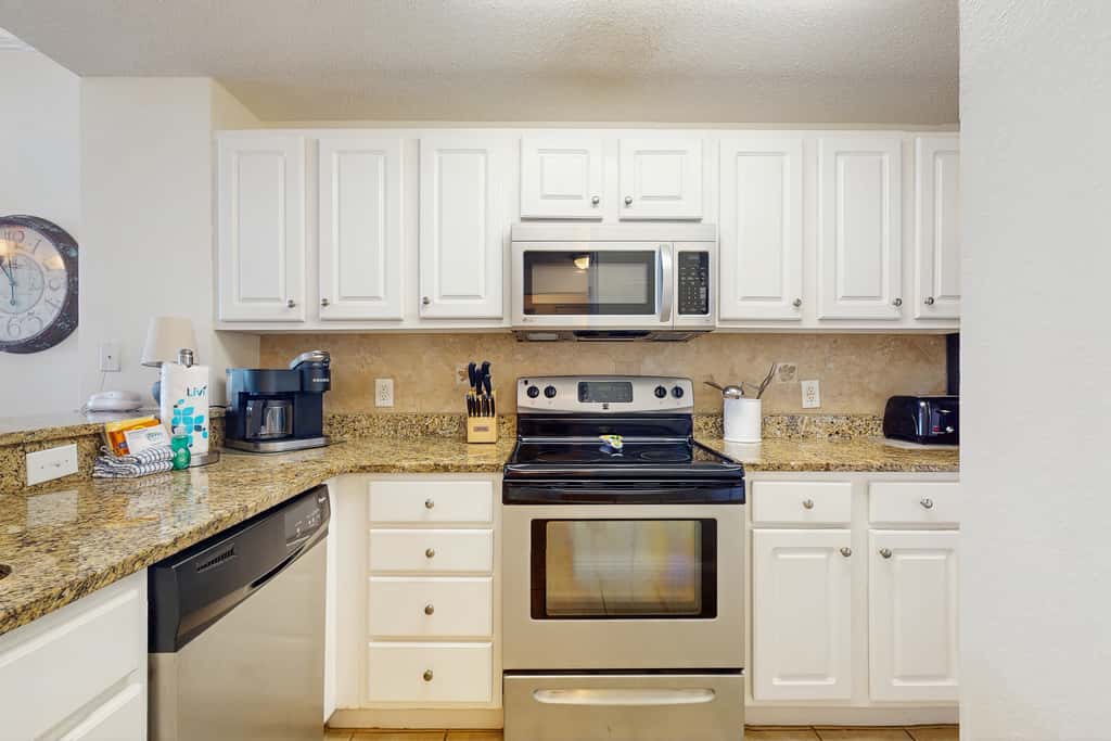 Gulf-front snowbird-friendly condo with pools, tennis, hot tub, balcony, gym, AC
