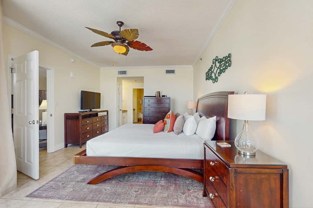 Gulf-front snowbird-friendly condo with pools, tennis, hot tub, balcony, gym, AC