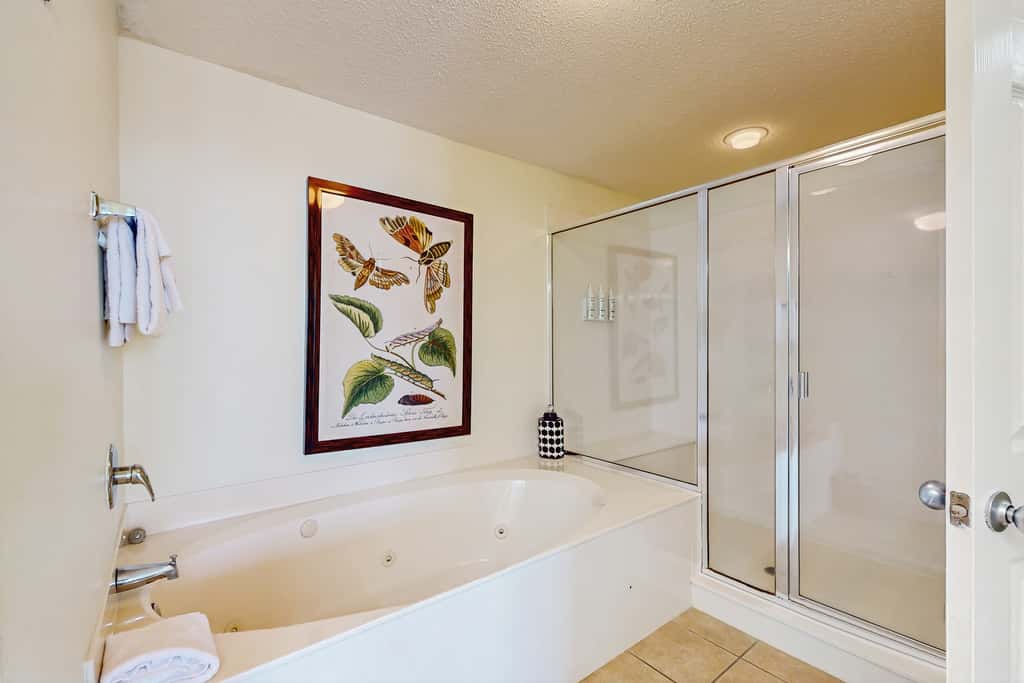 Gulf-front snowbird-friendly condo with pools, tennis, hot tub, balcony, gym, AC