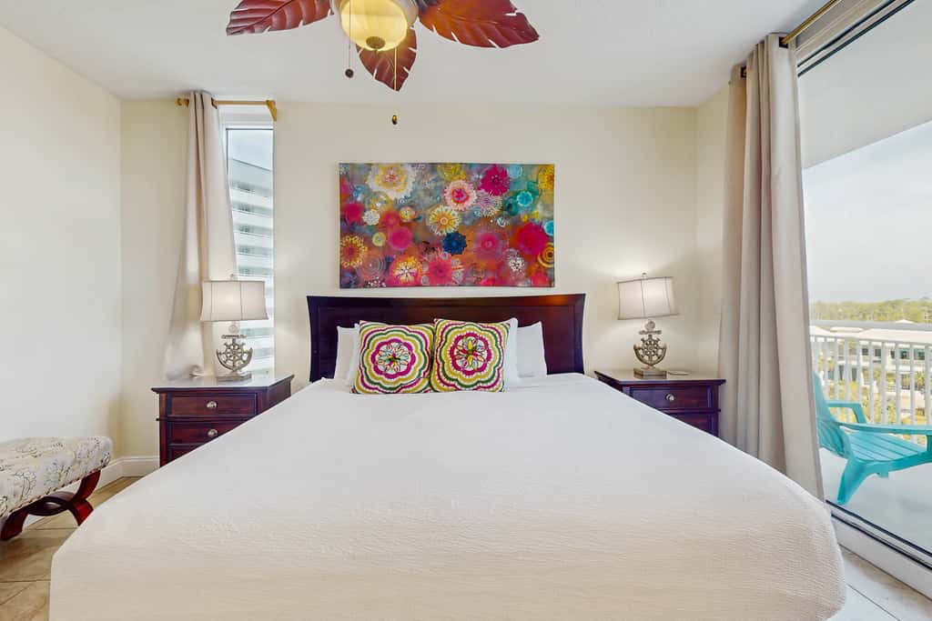 Gulf-front snowbird-friendly condo with pools, tennis, hot tub, balcony, gym, AC