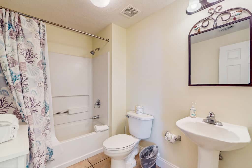 Gulf-front snowbird-friendly condo with pools, tennis, hot tub, balcony, gym, AC