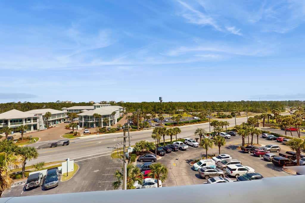 Gulf-front snowbird-friendly condo with pools, tennis, hot tub, balcony, gym, AC
