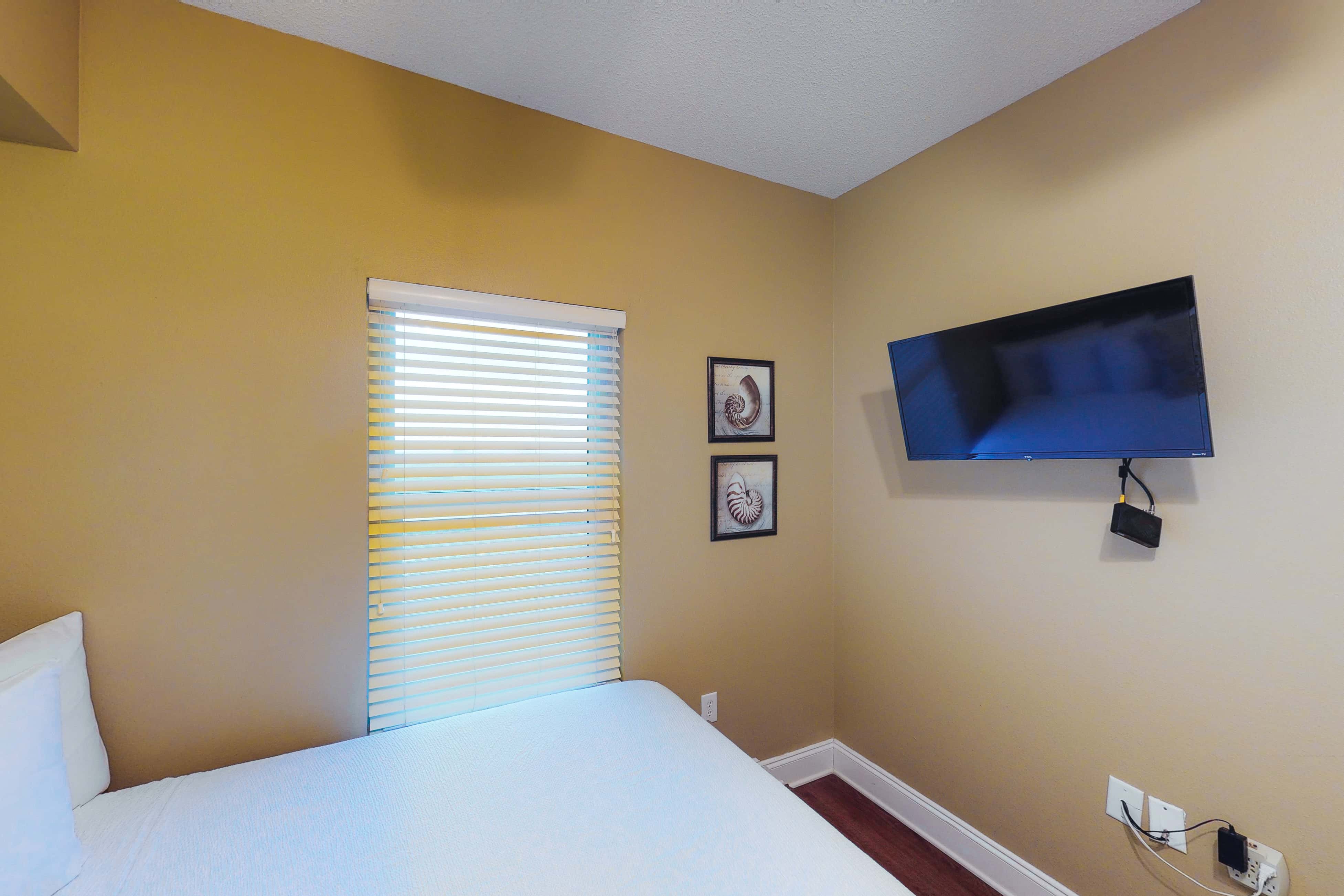 Coastal condo steps to beach with pools, hot tub, gym & amazing views