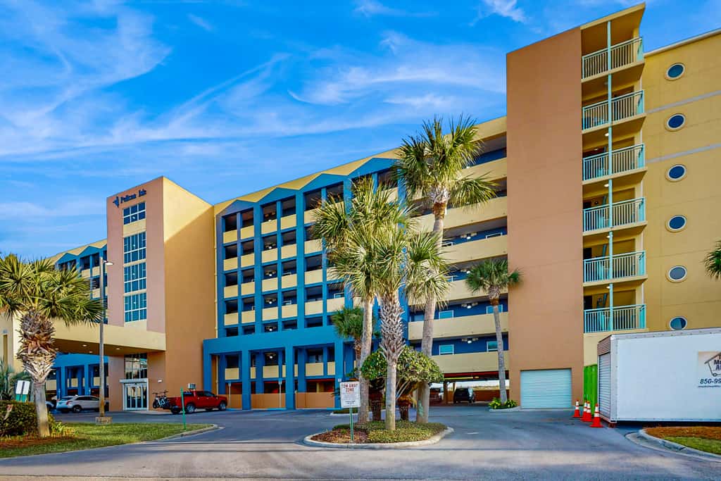 Gulf front condo w/ beach setup included - near entertainment