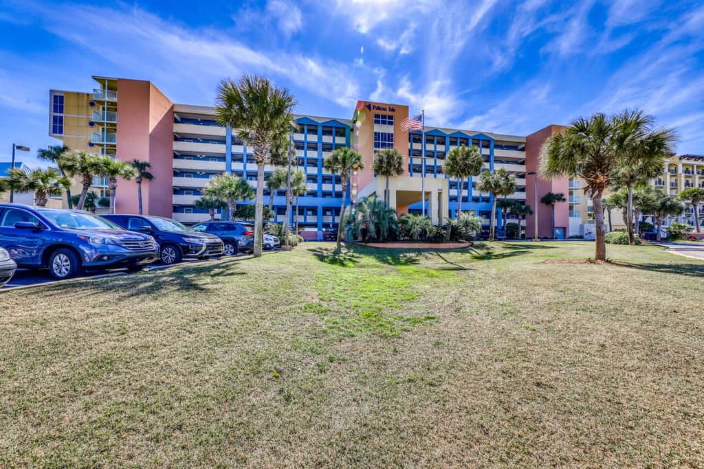 Gulf front condo w/ beach setup included - near entertainment