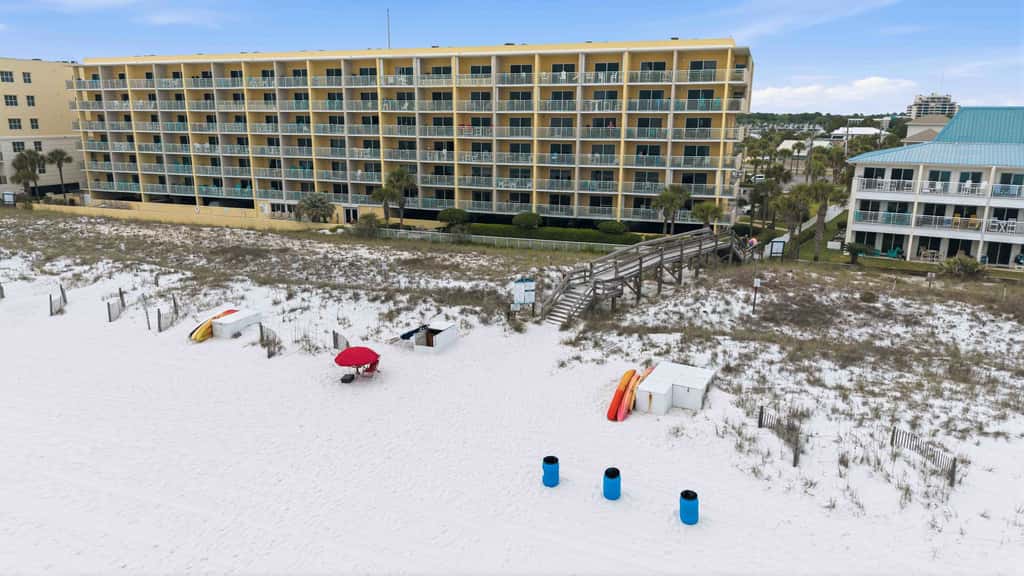 Gulf front condo w/ beach setup included - near entertainment