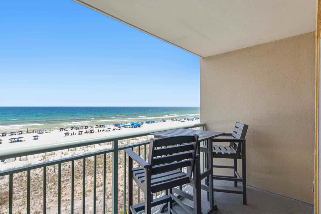 Gulf front condo w/ beach setup included - near entertainment