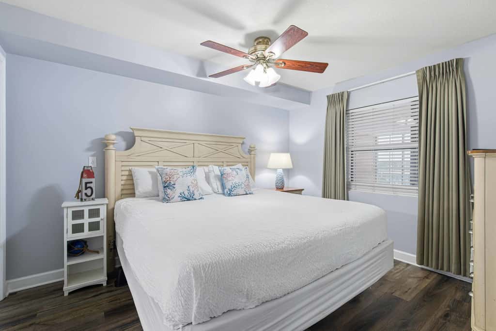 Gulf front condo w/ beach setup included - near entertainment