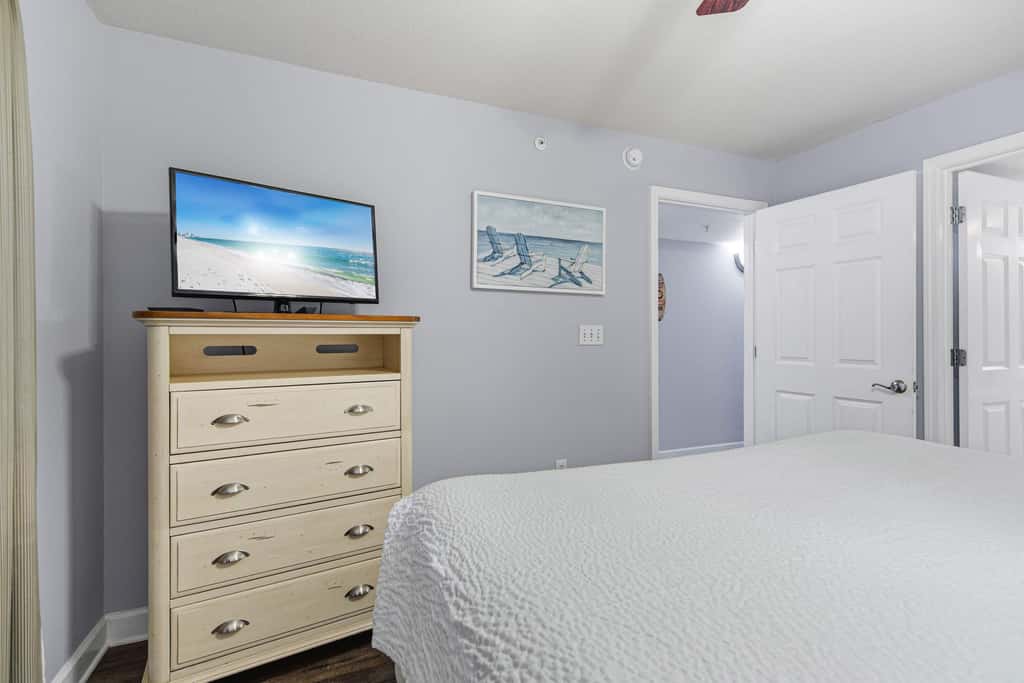 Gulf front condo w/ beach setup included - near entertainment