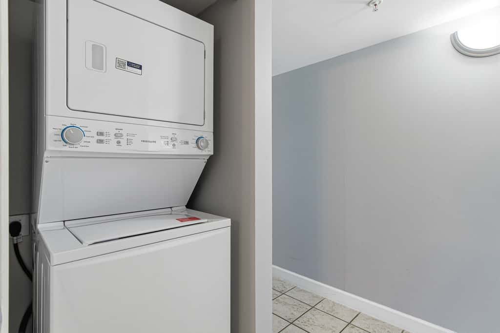 Gulf front condo w/ beach setup included - near entertainment