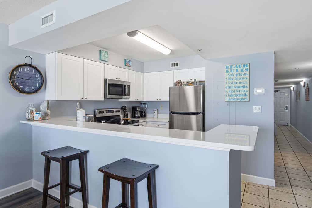 Gulf front condo w/ beach setup included - near entertainment