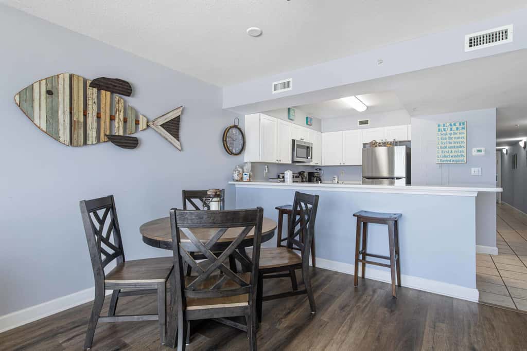 Gulf front condo w/ beach setup included - near entertainment