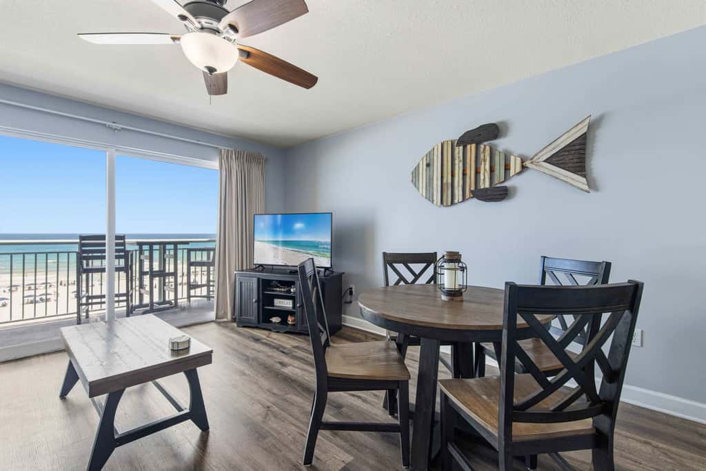 Gulf front condo w/ beach setup included - near entertainment