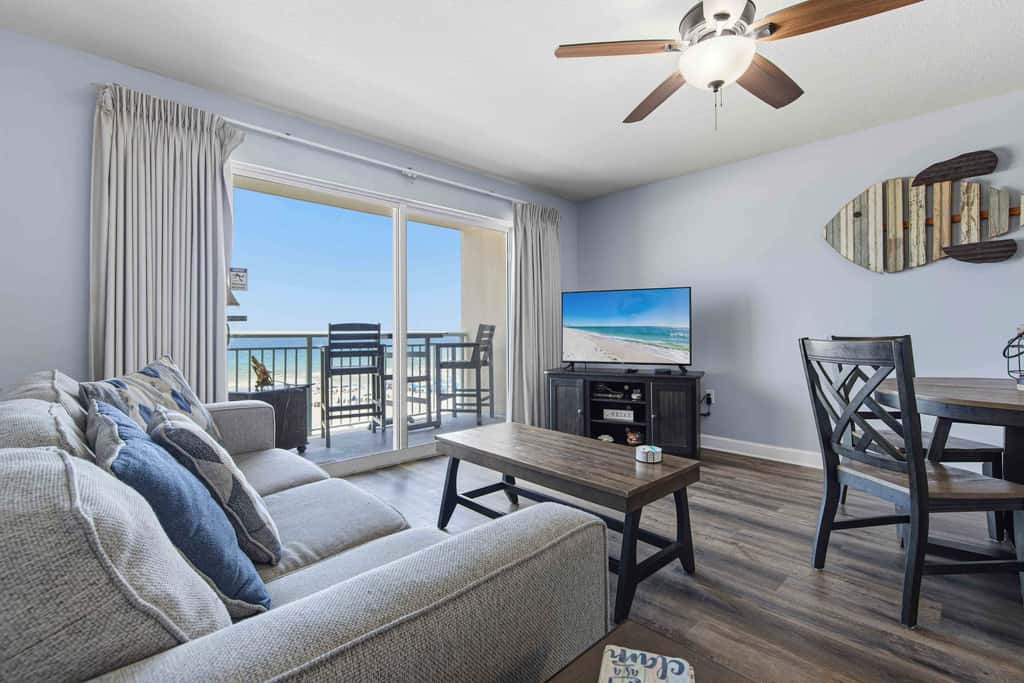 Gulf front condo w/ beach setup included - near entertainment