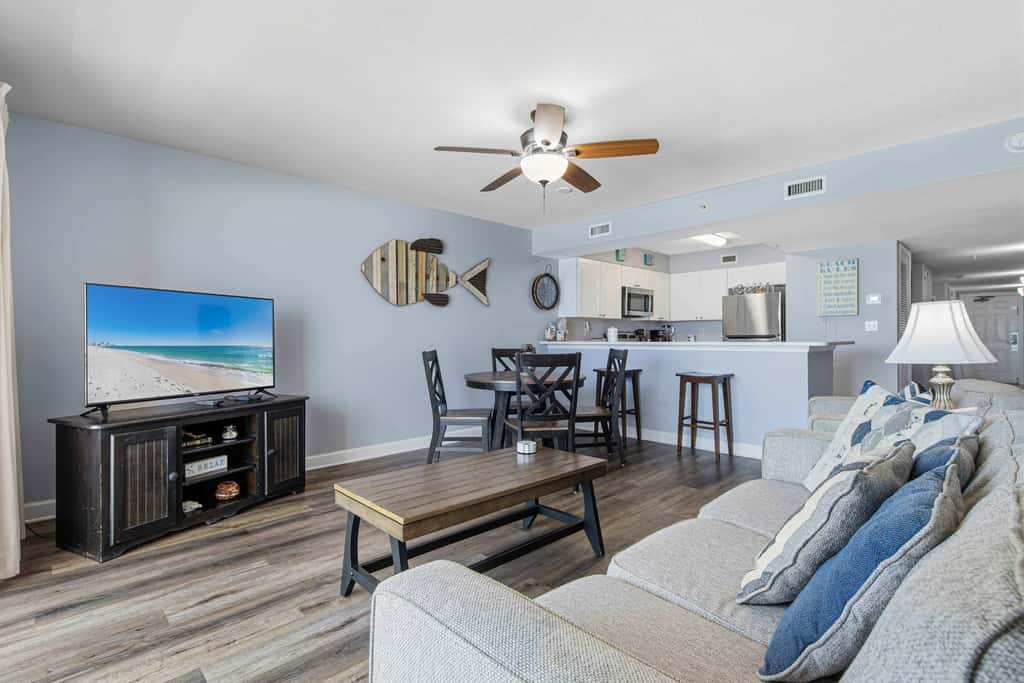 Gulf front condo w/ beach setup included - near entertainment