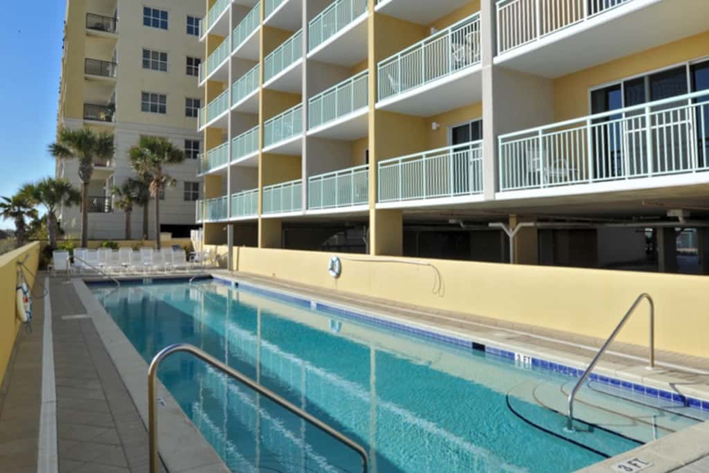 5th Floor Condo w Steps From The Gulf, Restaurants Minutes Away