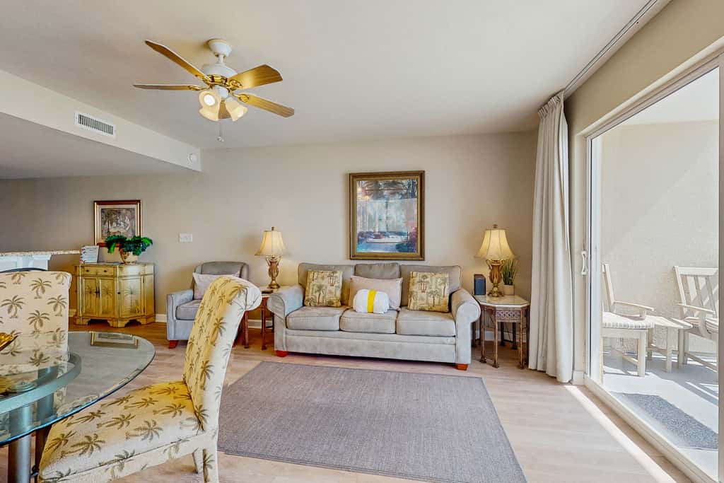 5th Floor Condo w Steps From The Gulf, Restaurants Minutes Away