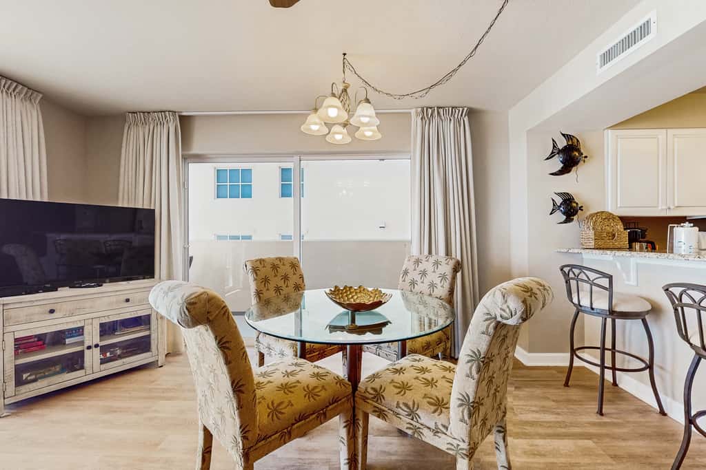 5th Floor Condo w Steps From The Gulf, Restaurants Minutes Away