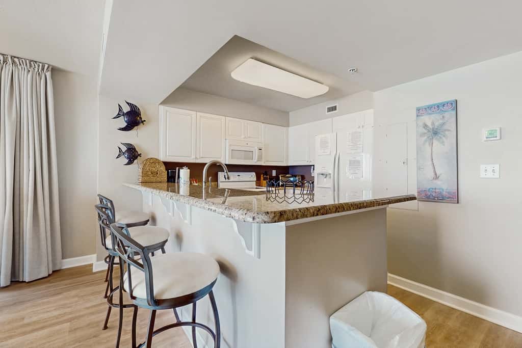 5th Floor Condo w Steps From The Gulf, Restaurants Minutes Away