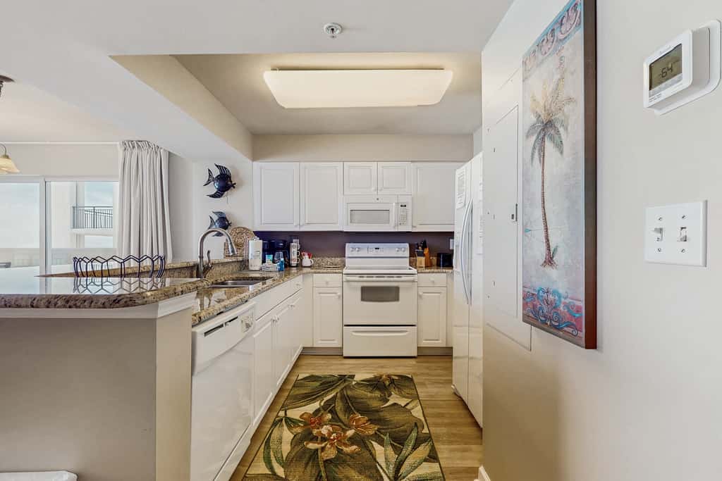 5th Floor Condo w Steps From The Gulf, Restaurants Minutes Away