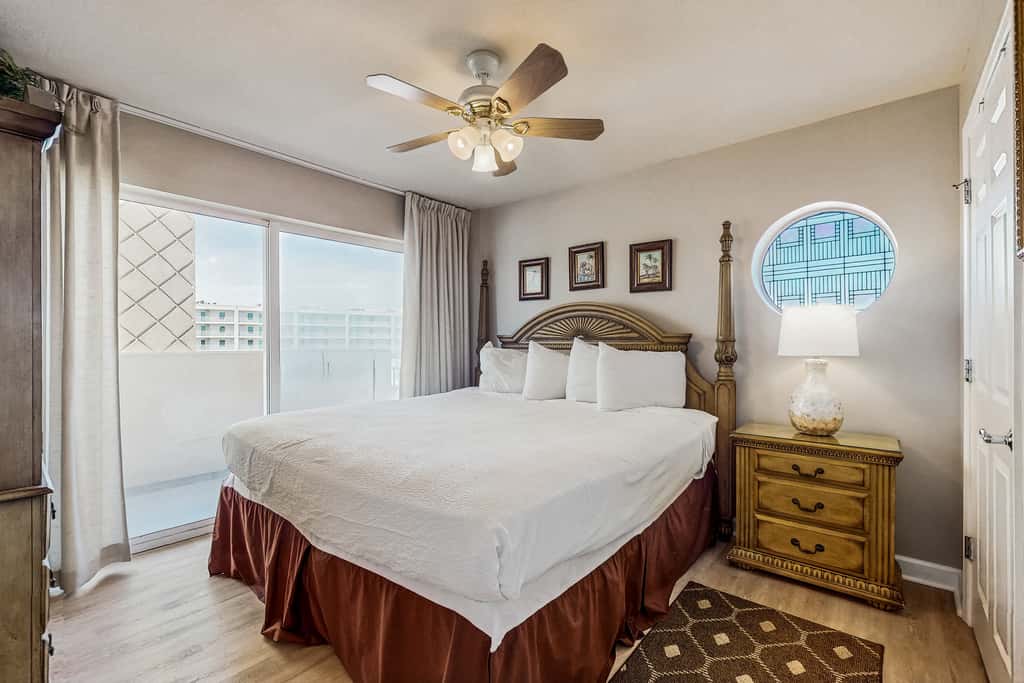 5th Floor Condo w Steps From The Gulf, Restaurants Minutes Away