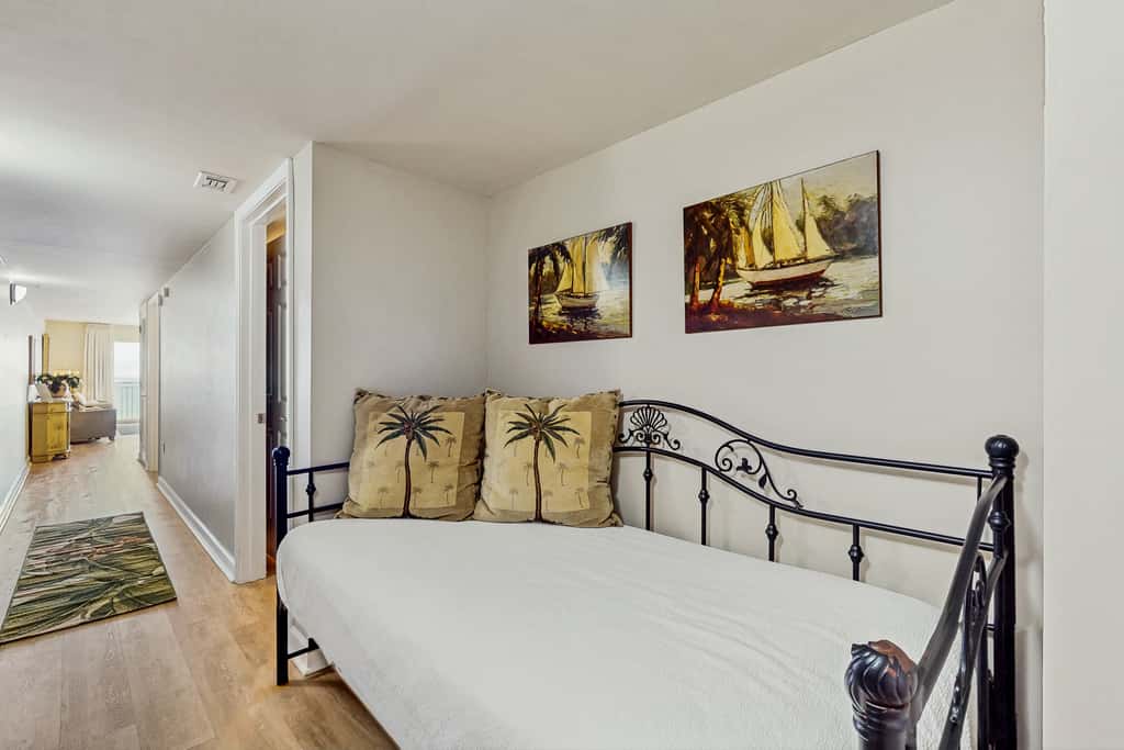 5th Floor Condo w Steps From The Gulf, Restaurants Minutes Away